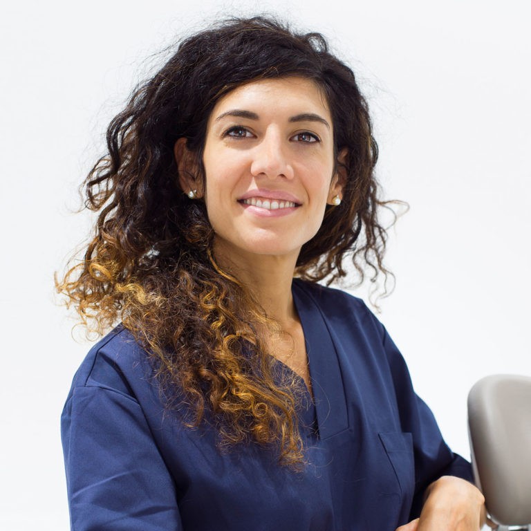 Dra. María Giulia Pezzola - Odontóloga especialista en Implantoprótesis