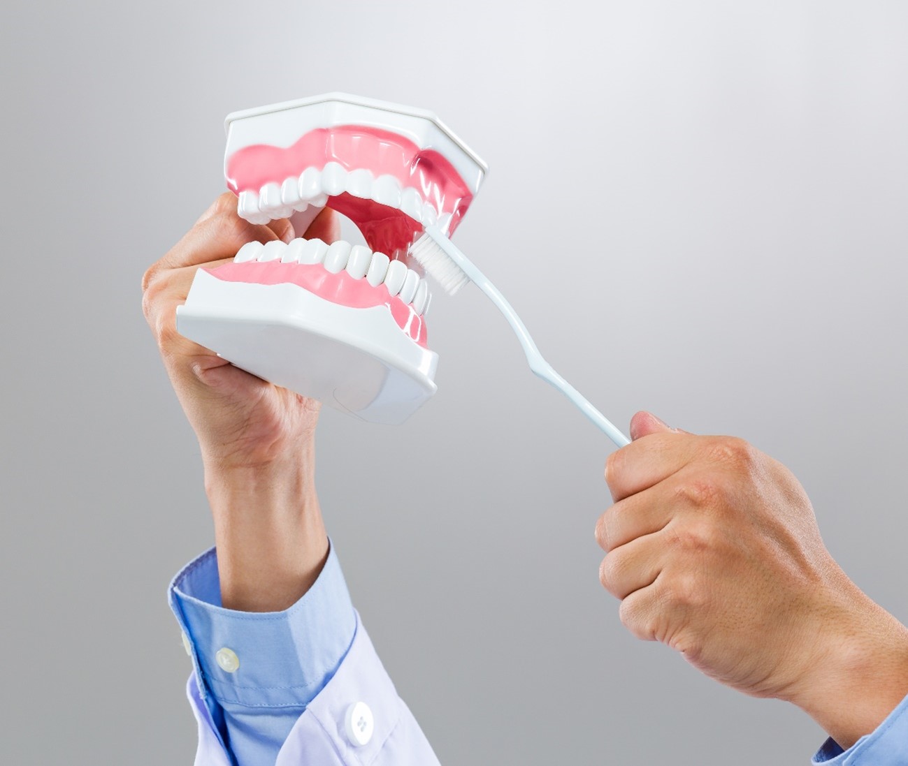 Consejos para mantener tu prótesis dental en buenas condiciones